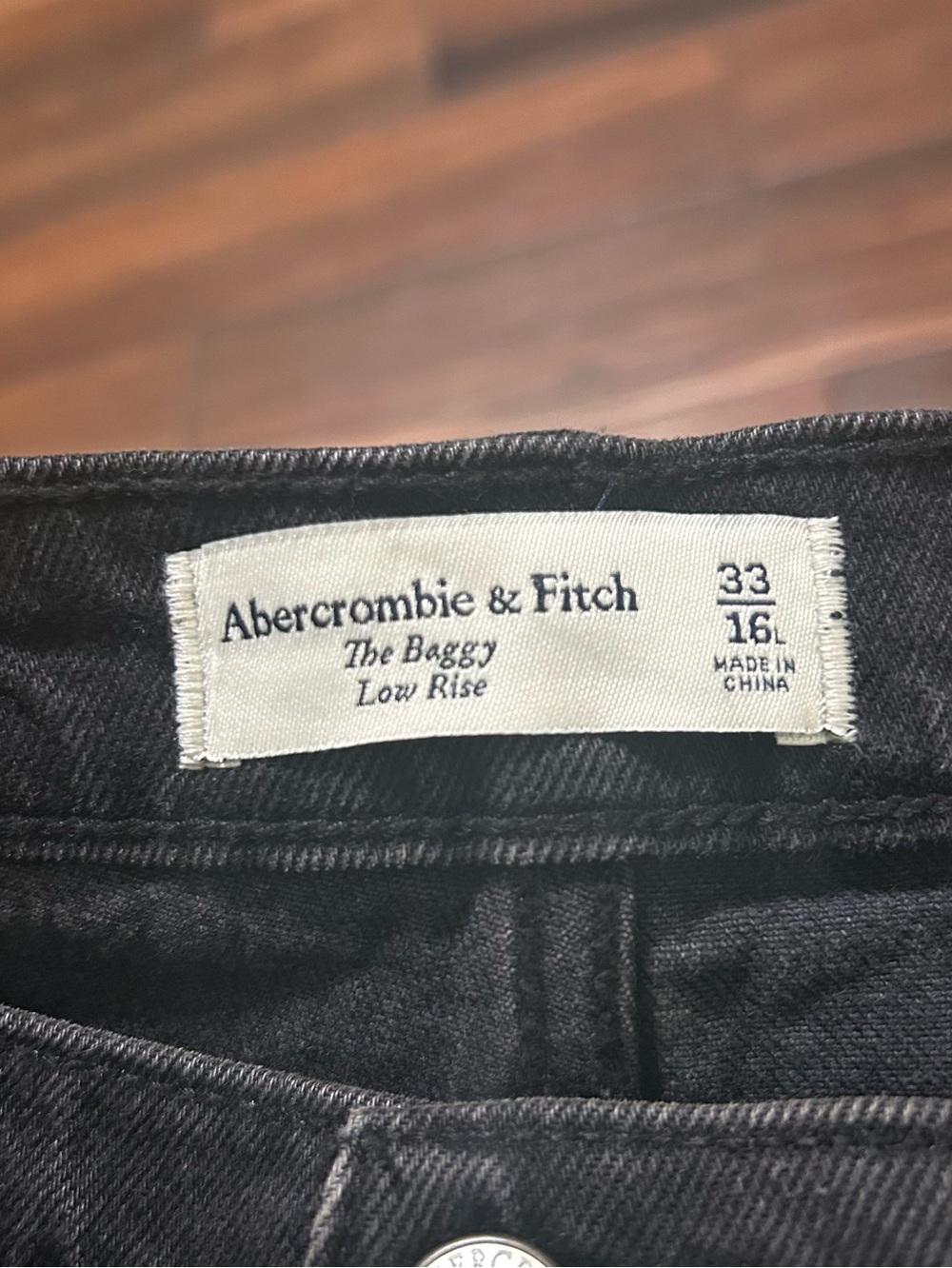 33L 16L Abercrombie & Fitch The Baggy Low Rise Jeans Embellished Black Wash - Picture 8 of 9